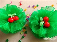 Бант для волос (зеленый, органза, вишенки).